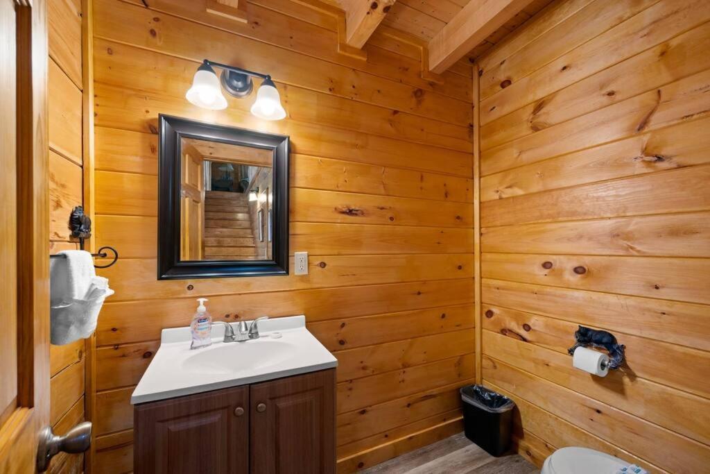 2-Bedroom Cabin With 2 Master Suites, Loft, Half-Bath And Hot Tub In A Serene Resort Setting Sevierville Εξωτερικό φωτογραφία