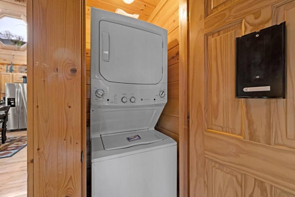 2-Bedroom Cabin With 2 Master Suites, Loft, Half-Bath And Hot Tub In A Serene Resort Setting Sevierville Εξωτερικό φωτογραφία